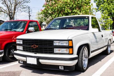 シボレー C1500 454SS：ブラックアウトグリルが際立つ限定生産モデルのフロントマスク