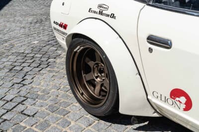 日産 フェアレディZ:TC24-B1Zの性能に合わせ17インチ化されたRAYS VOLK RACING TE37Vとオーバーフェンダー