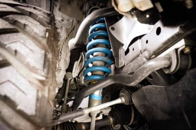 トヨタ ランドクルーザープラド：モトレージのリフトアップキットはショックアブソーバにビルシュタインを導入している