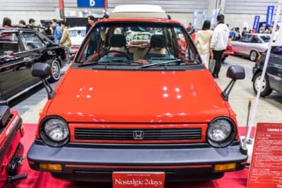 ホンダ シティ：ノスタルジック2DAYSの会場に並んだ新車級コンディションの1982年式シティR