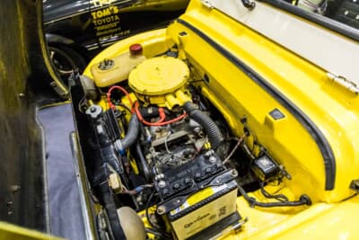 ダイハツ フェローバギィ：ボンネットを開けるとフロントに2ストローク水冷直列2気筒356ccを搭載。市販車の標準ユニットは23psを発生する