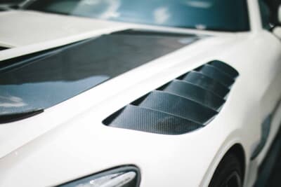 メルセデス・ベンツ AMG GT：Black Series譲りのカーボンダクトをボンネットとフロントフェンダーに装備する