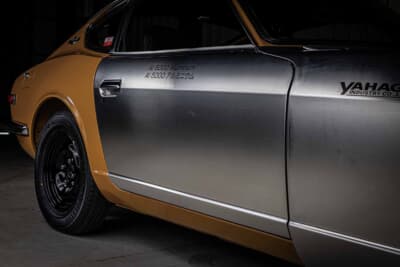 日産 フェアレディZ:Al5000アルミニウム製ドアパネルには矢作産業のロゴが刻まれる