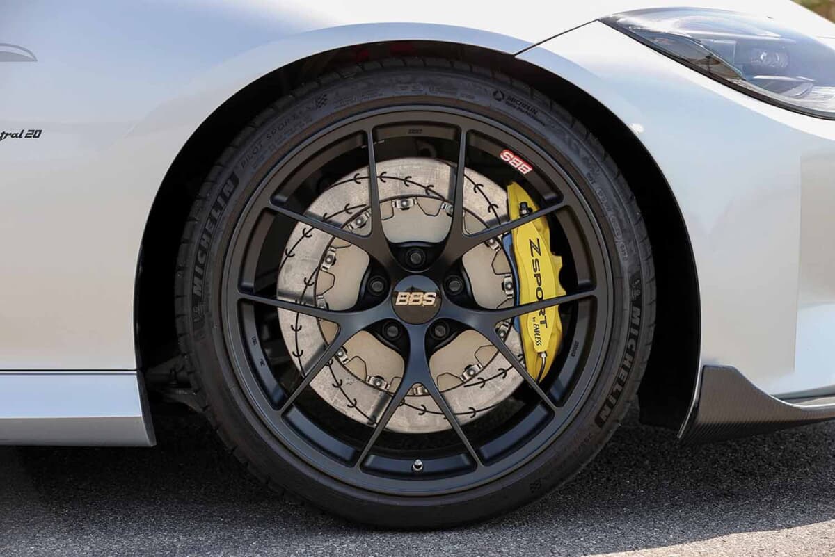 日産 フェアレディＺ：BBS鍛造ホイールとZ SPORT by ENDLESSのモノブロックブレーキキット