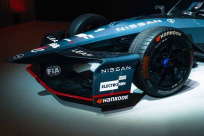 Nissan e-4ORCE 05:フロントウイングに入るLEAFのロゴが、同日発表のリーフNISMOとの絆を示す