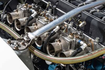 日産 フェアレディZ:ツインカム24バルブのTC24-B1Zに組まれたキャブレターとインテークトランペット