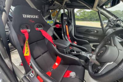 三菱 トライトン:ブリッドのフルバケットシートを装着。ドライバー、コ・ドライバーの能力がいかんなく発揮できるような体制を整える
