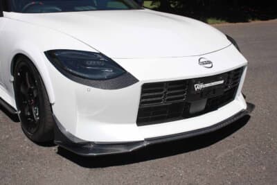 日産 フェアレディZ：ロングノーズ化を実現するフロントバンパー、前方に張り出すグライドリップスポイラーがノーズの浮きを抑制する