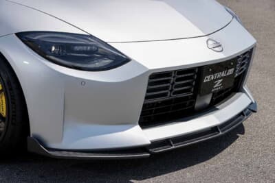 日産 フェアレディＺ：3分割式フロントカーボンスプリッターがフロントを引き締める