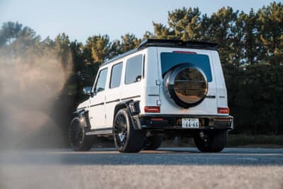 メルセデス・ベンツ Gクラス:リアに専用スペアタイヤカバーを備えたBRABUS 800、ボンドグループが手がける日本仕様