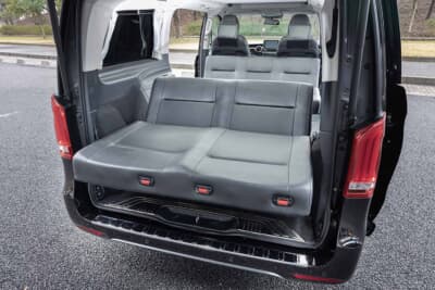 メルセデス・ベンツ Vクラス マルコポーロ:リアゲートを開ければフルフラット化したシートが現れ車中泊にも対応する