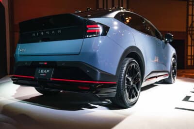 日産 リーフNISMO：船底形状のアンダースポイラーを備えたリアバンパーがリアビューを引き締める