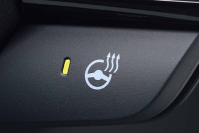 ホンダ フィット:RSなどに標準装備するステアリングヒーターのスイッチ