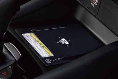 ホンダ フィット:RSに標準装備するワイヤレス充電器