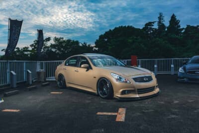 日産 V36スカイライン:現在はクラフトダンボールカラーにオールペンされているが今後はワイドボディ化や再塗装も目論む進化の止まらない1台