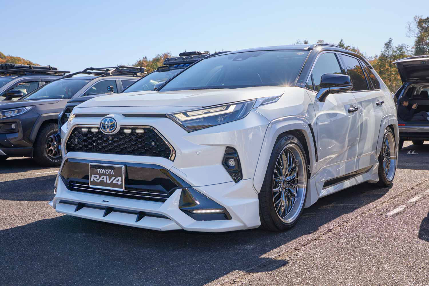 パーツ RAV4 自作ラッピングでPHVツートーン化。TRDエアロを組むRAV4の実像 | AUTO