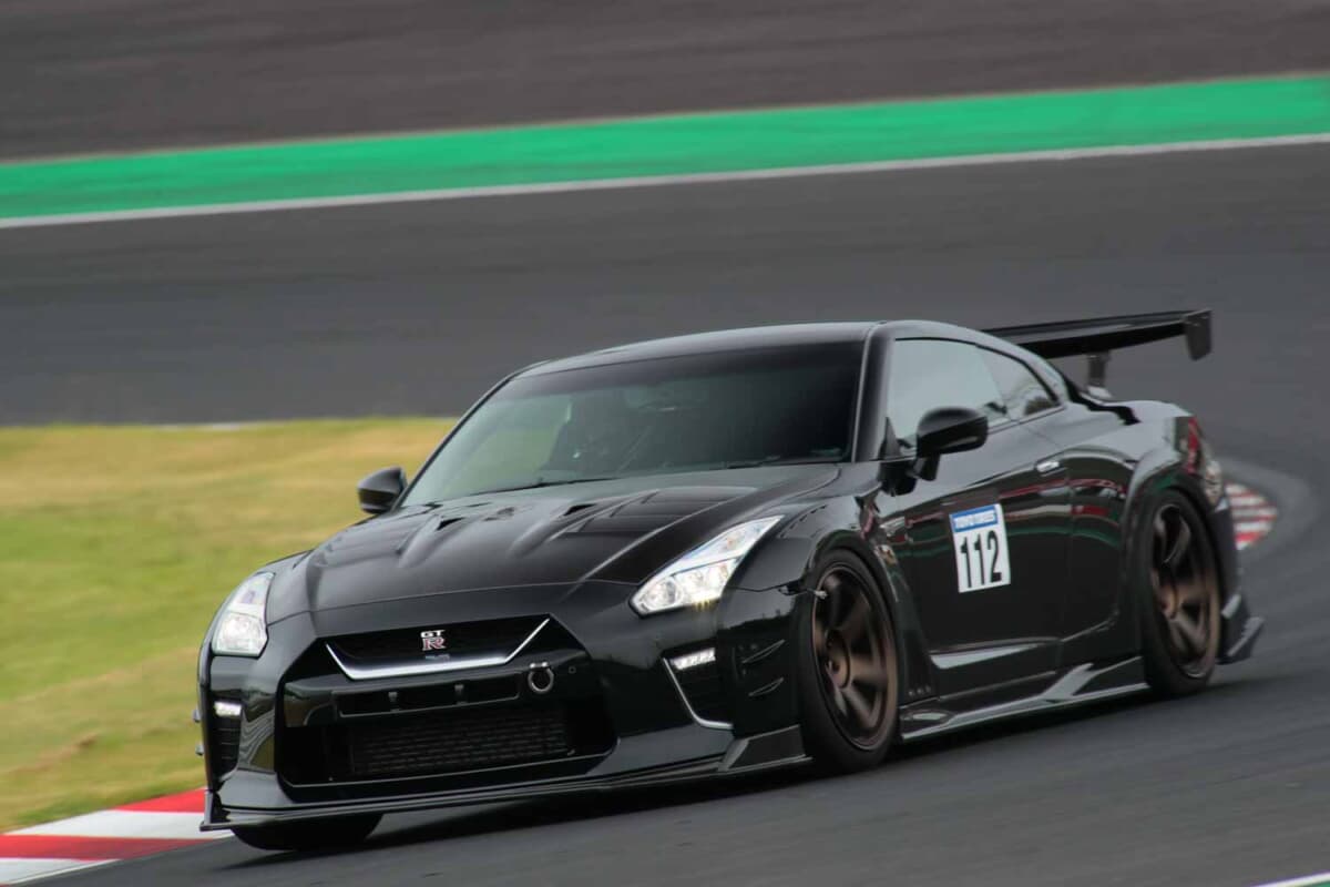 激レア　13番目のスパイ　ニック・カーター　初版本 売り物のR35を1週間でブーストアップ。670馬力で鈴鹿を走る | AUTO