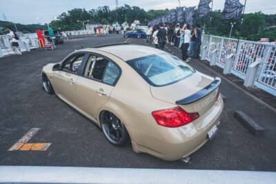 日産 V36スカイライン:ぼてっとした重厚感のあるデザインが好きだという理由から純正リアバンパーはあえてそのまま前期型で残されている