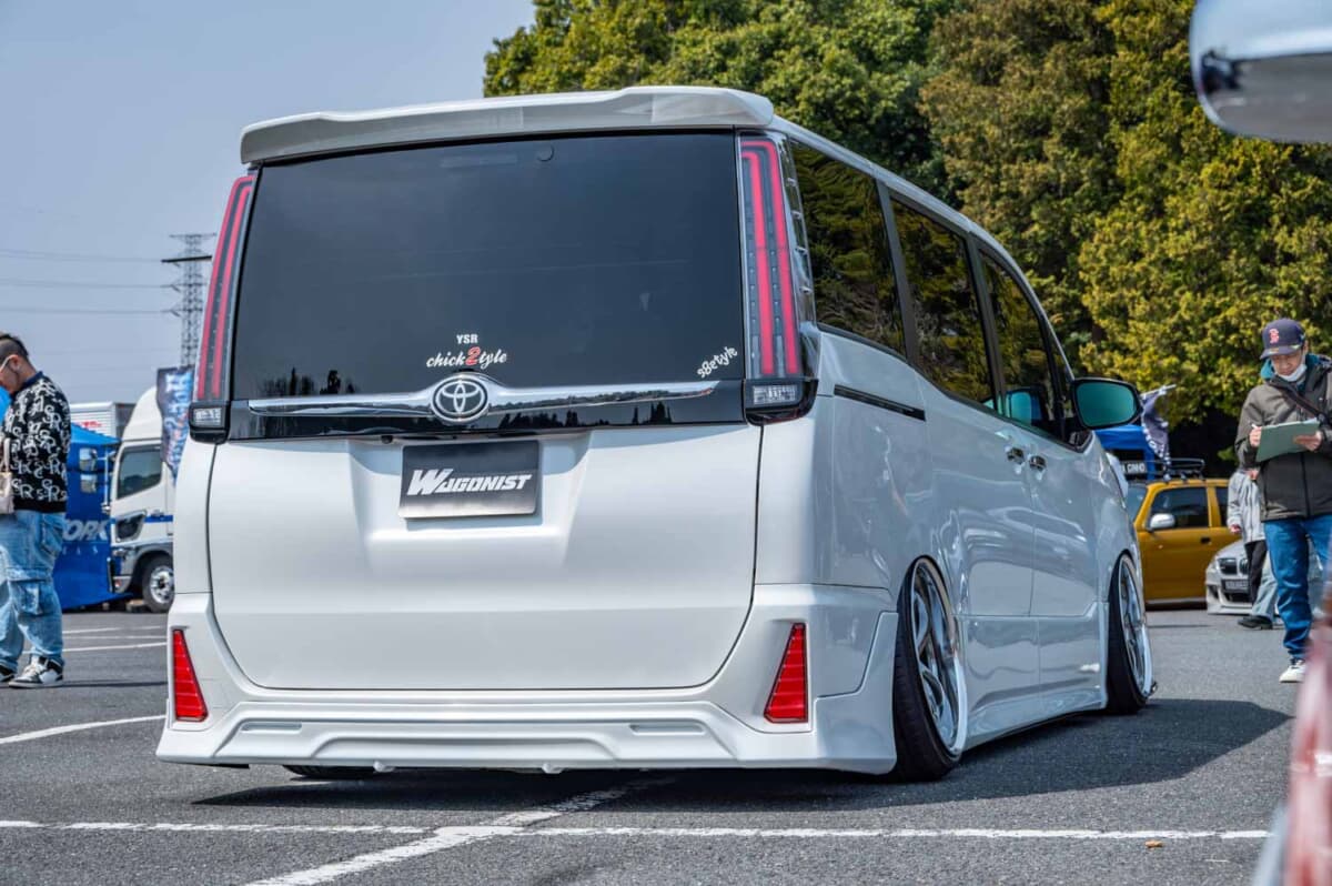 画像ギャラリー】あえて18インチへダウン。80系ノアの車高を限界まで