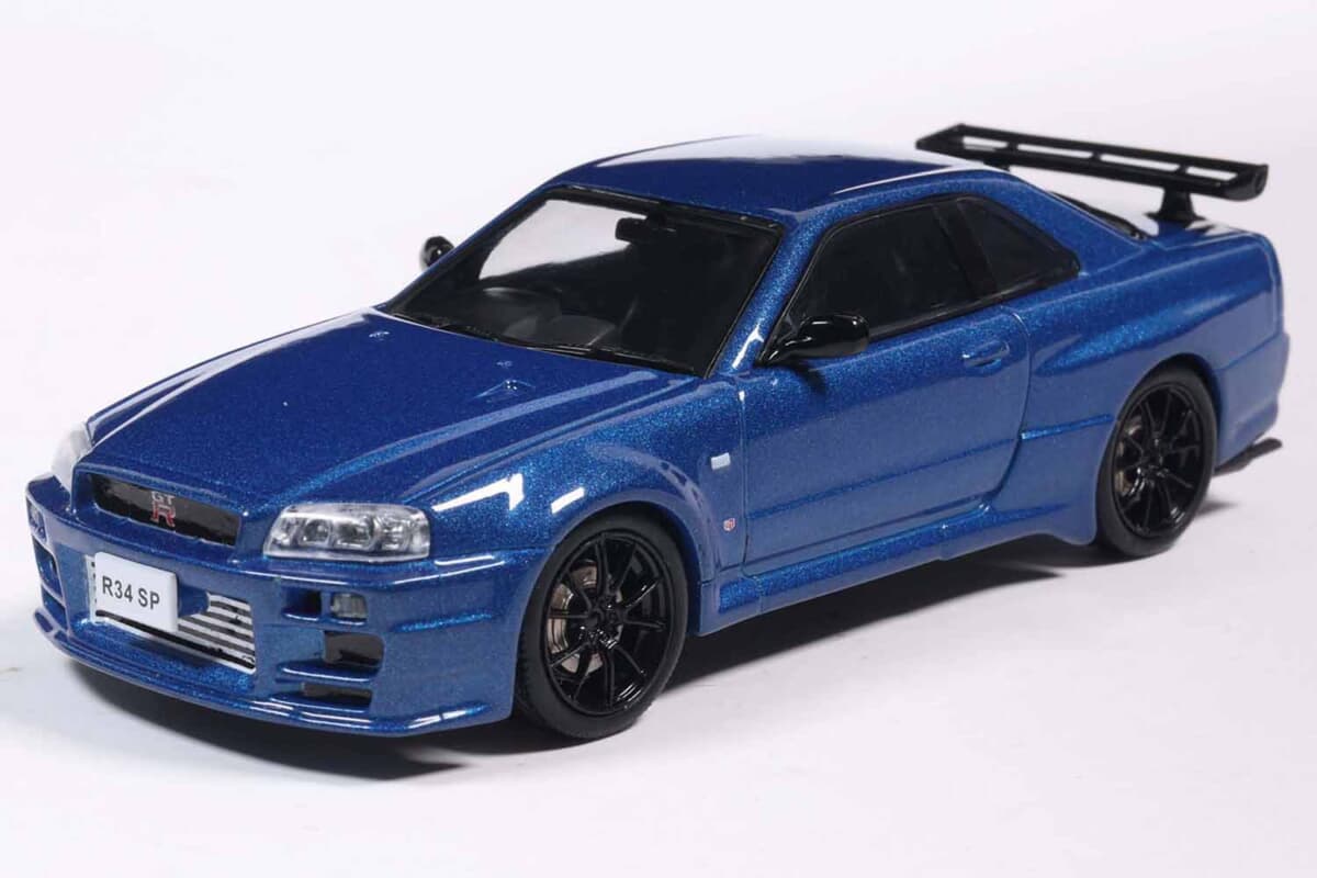 IXOとのコラボで限定999台を生産。JDMカスタムを忠実に再現した「R34