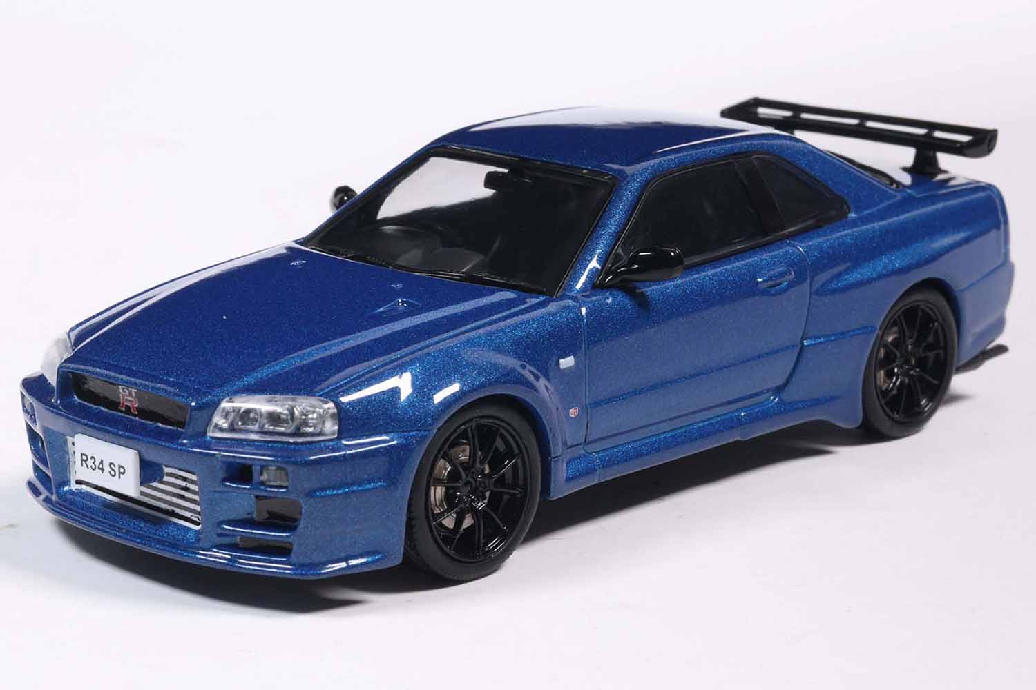 IXOとのコラボで限定999台を生産。JDMカスタムを忠実に再現した「R34