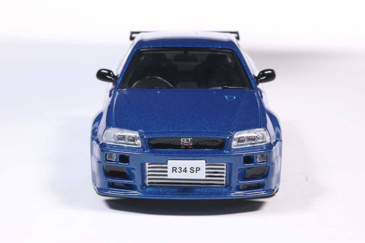 IXOとのコラボで限定999台を生産。JDMカスタムを忠実に再現した「R34