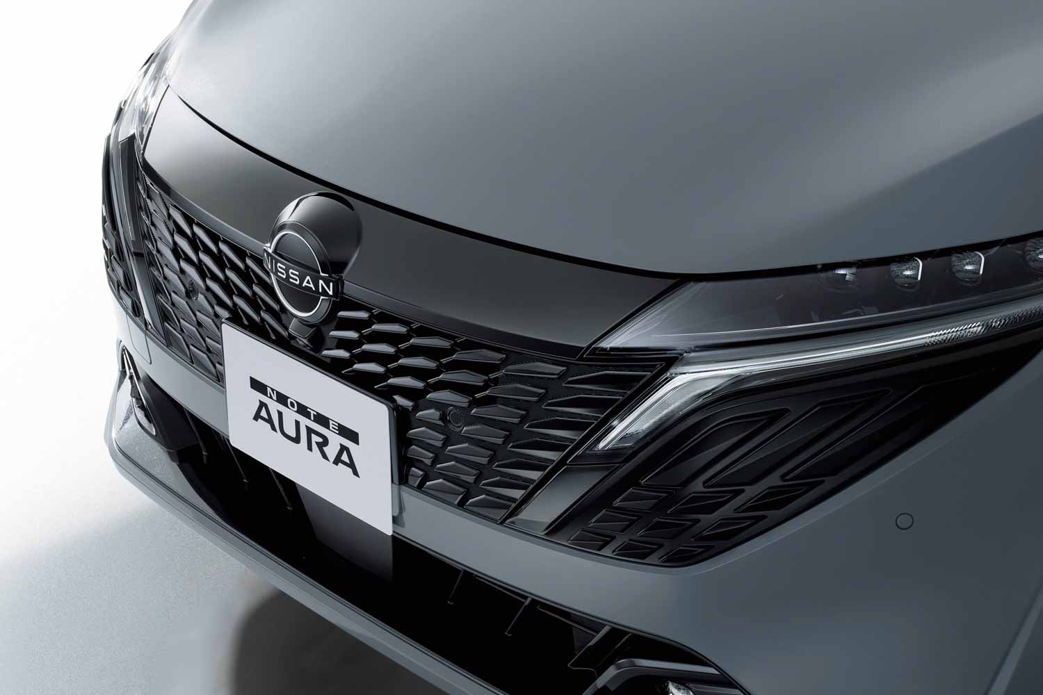 黒パーツで引き締めた精悍な特別仕様。249万円からの日産ノート