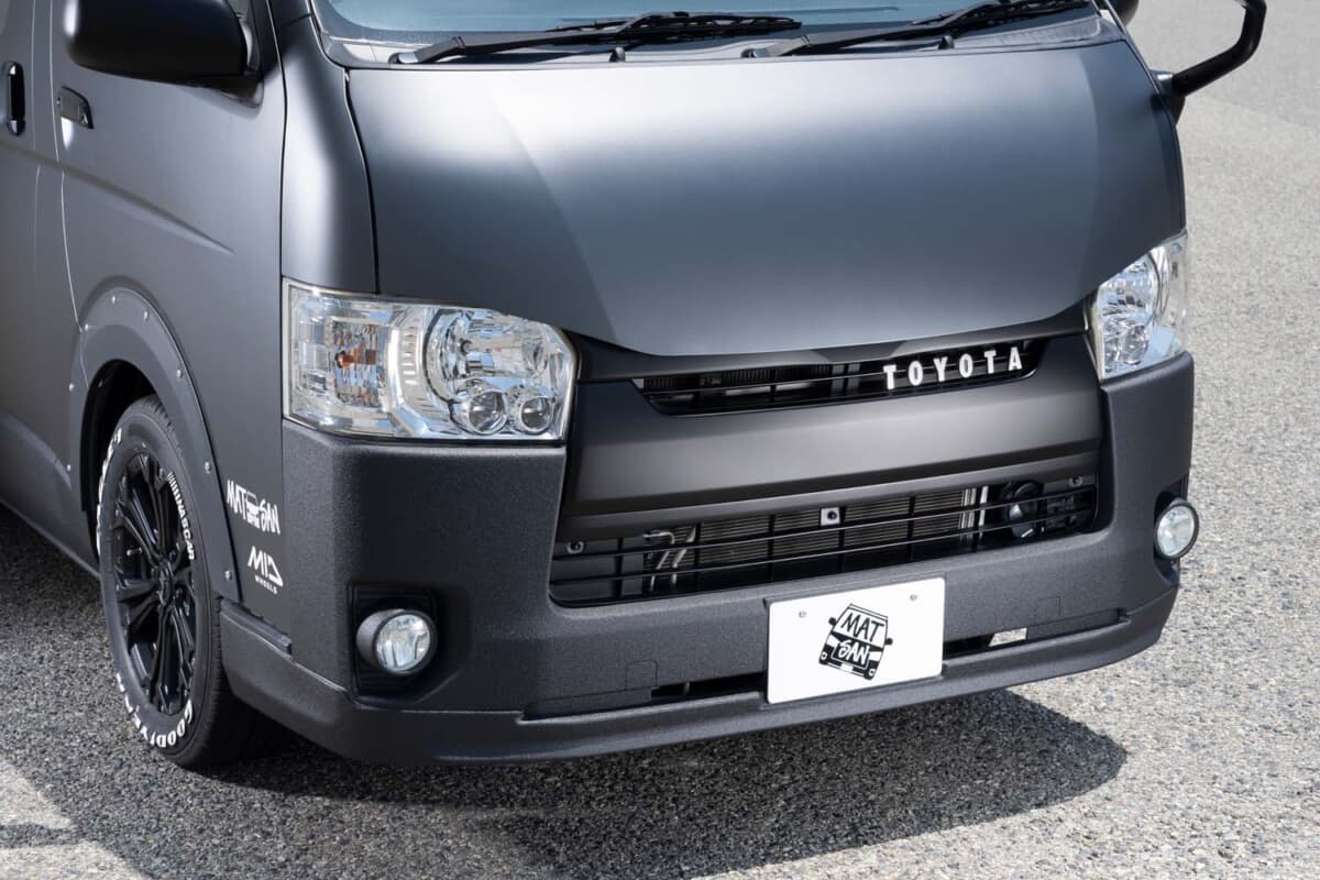 商用車っぽさが消える輸入車カラー全塗装。車中泊も快適なトヨタ