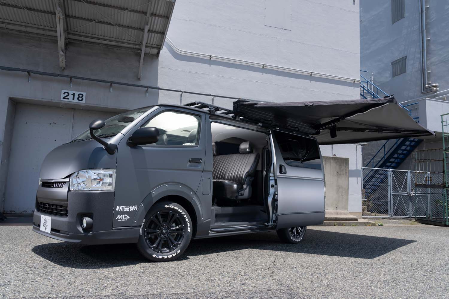システムエラーさん専用 MASDI ハイエース 改 商用車っぽさが消える輸入車カラー全塗装。車中泊も快適なトヨタ